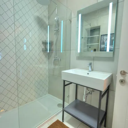 Stylish, Large 3bedroom, Seafront Terrace Goslm-13